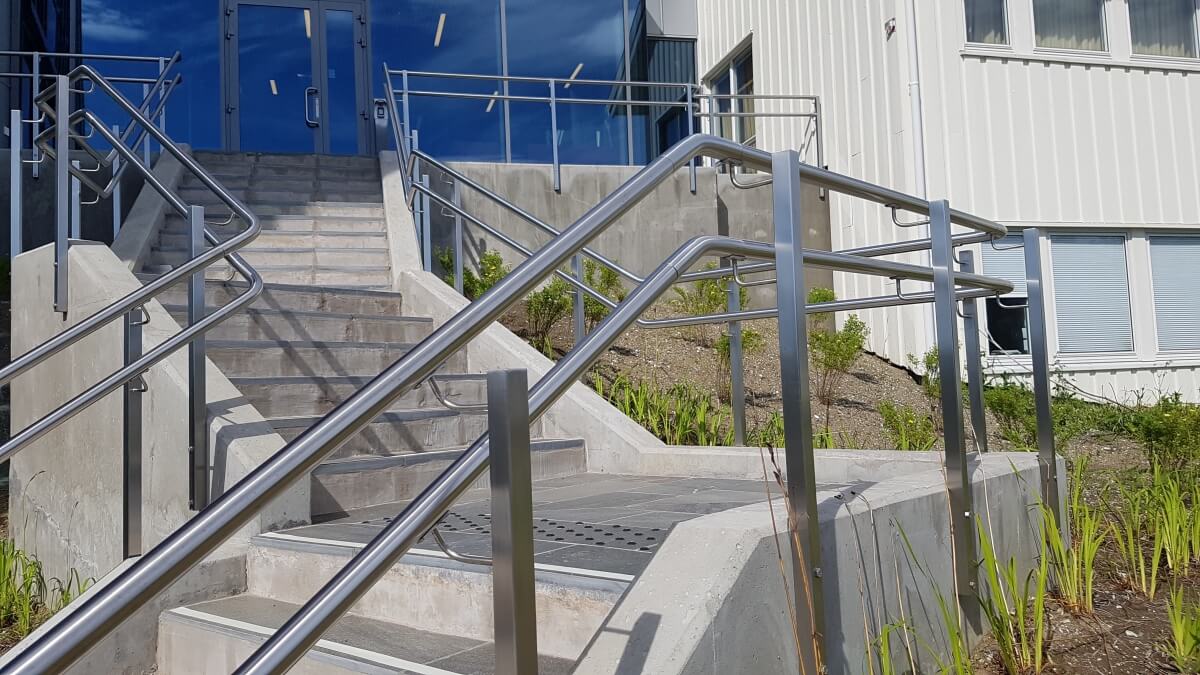 Outside stainless steel railings - A